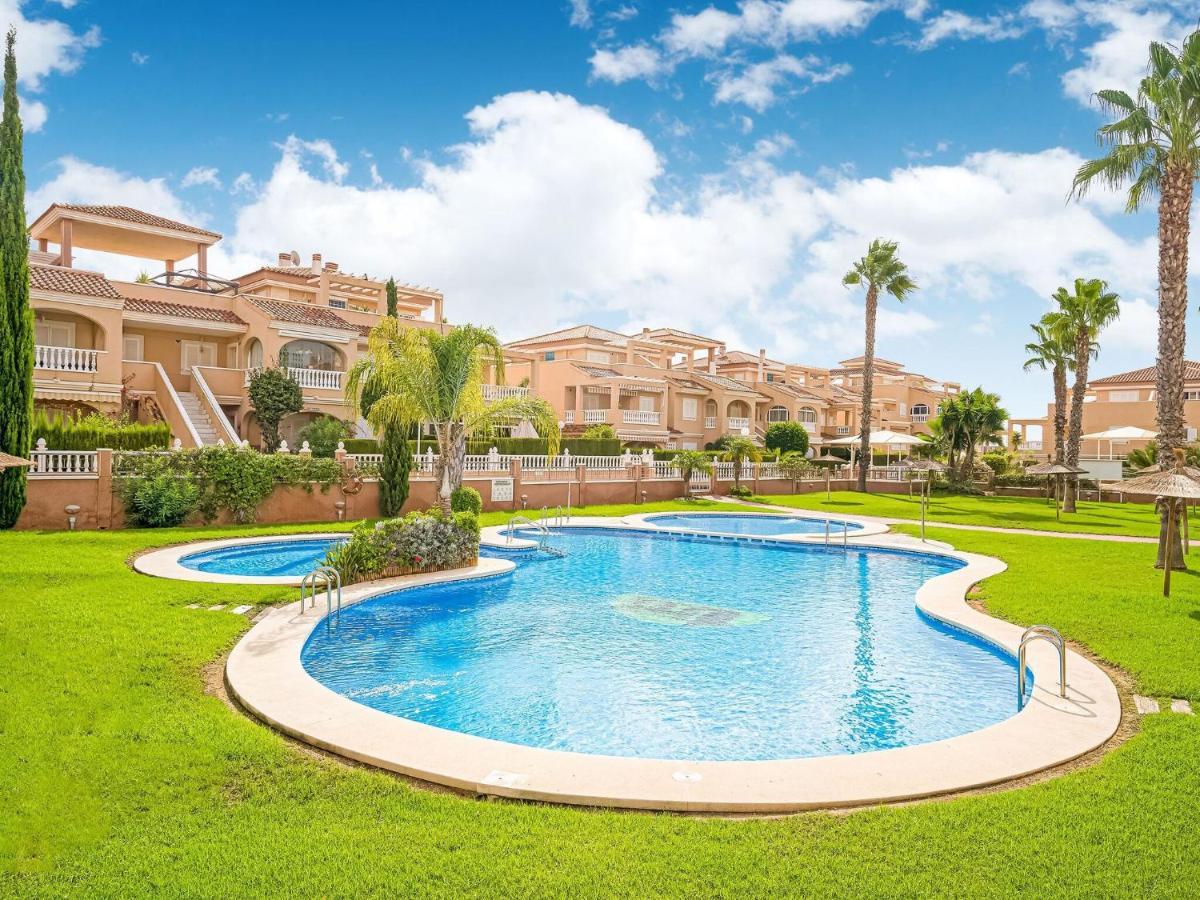 Belvilla By Oyo Lovely Bungalow With Swimming Pool أوريويلا المظهر الخارجي الصورة