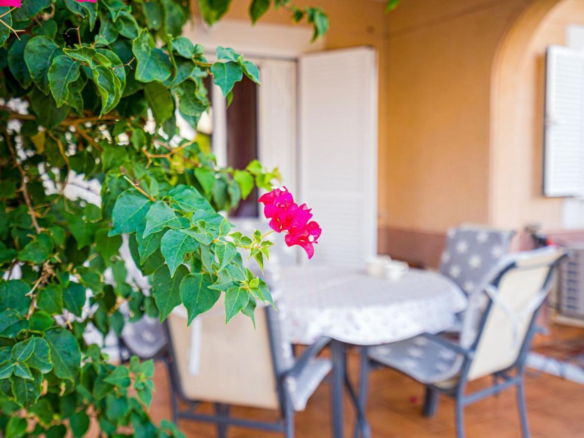 Belvilla By Oyo Lovely Bungalow With Swimming Pool أوريويلا المظهر الخارجي الصورة