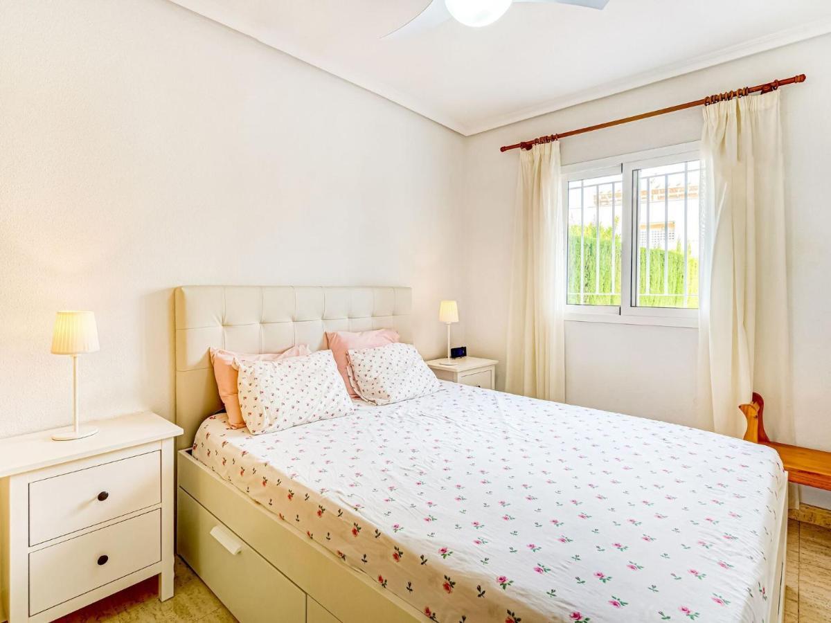 Belvilla By Oyo Lovely Bungalow With Swimming Pool أوريويلا المظهر الخارجي الصورة