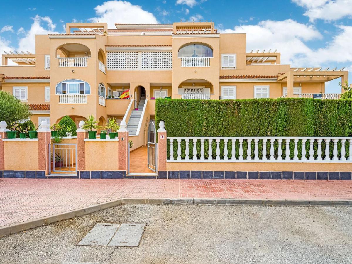 Belvilla By Oyo Lovely Bungalow With Swimming Pool أوريويلا المظهر الخارجي الصورة